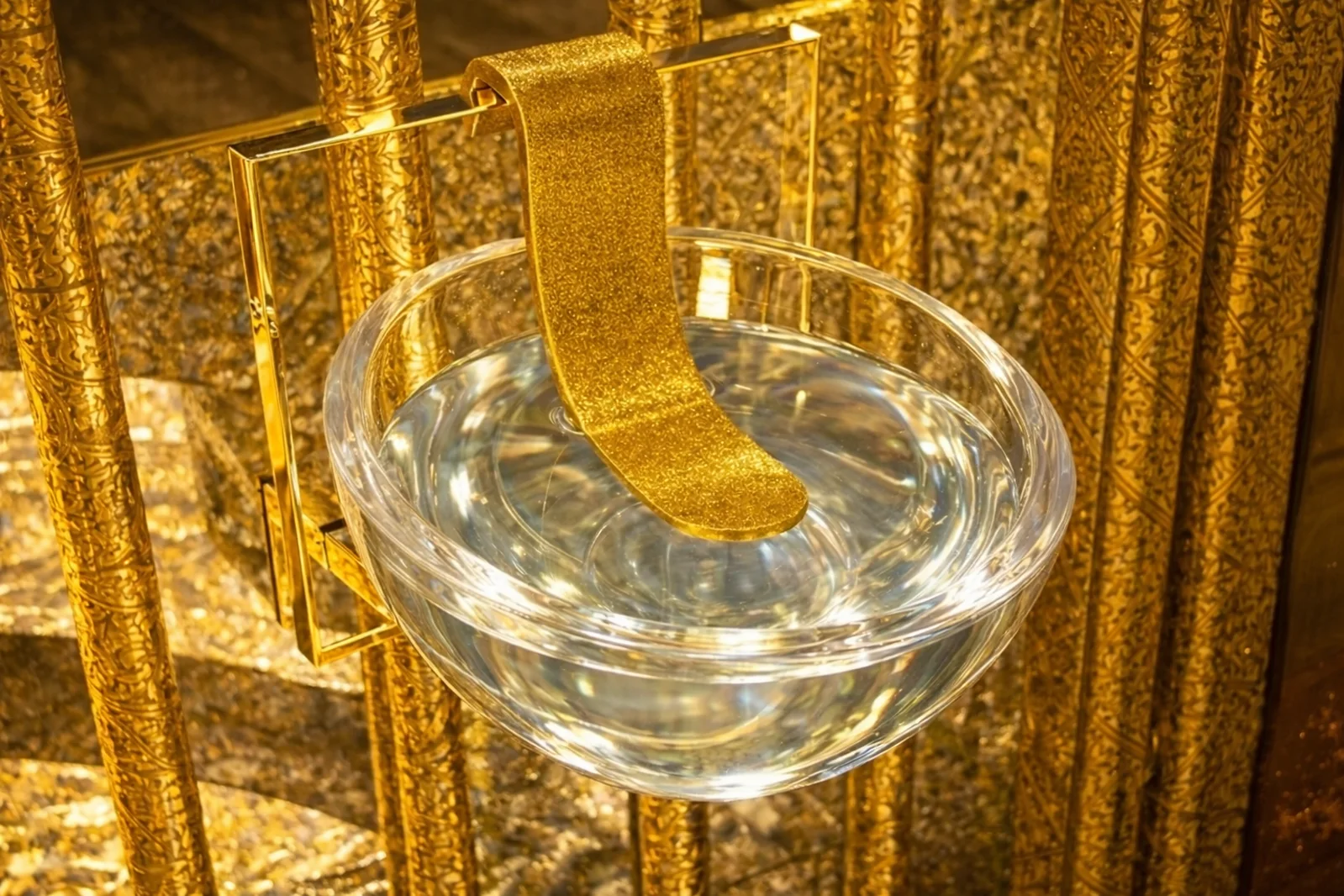 Almarbat automated water bowl detail
